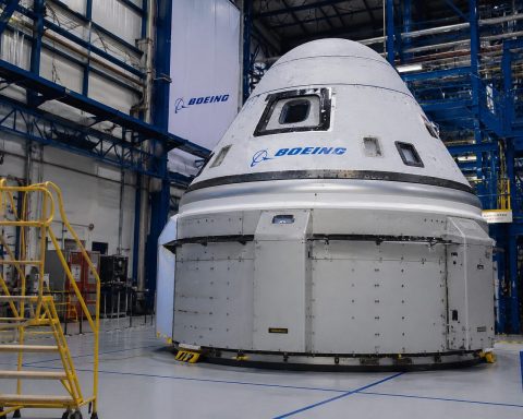 Wall Street’s Tesla-SpaceX Push May Sideline Boeing