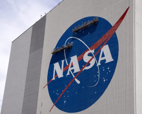 Blue Origin Lands Initial Advantage as NASA Taps Bezos for Moon Base Ambitions