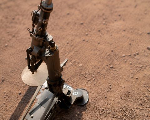 NASA Craft Gets 1,000-Mph Boost as It Brushes Past Mars on Metal World Mission