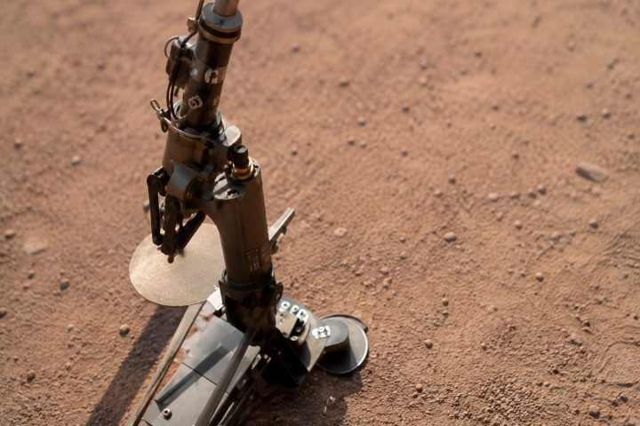 NASA Craft Gets 1,000-Mph Boost as It Brushes Past Mars on Metal World Mission