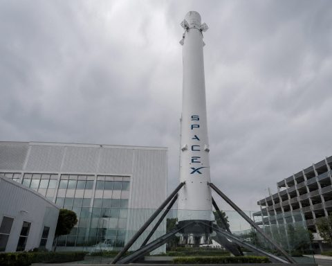 SpaceX’s $1.75 Trillion IPO Bet Has One Big Starlink Question