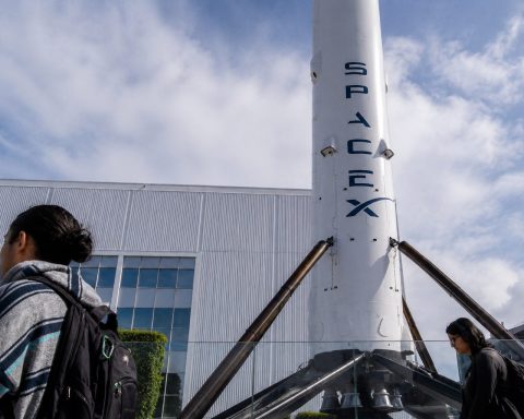 Goldman Steps Up for SpaceX IPO; Musk Sets Six-Month Anthropic Condition