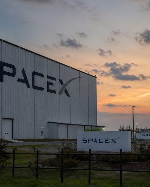 Goldman Tops List for SpaceX IPO, as Musk Dismisses $1.8 Trillion Claim