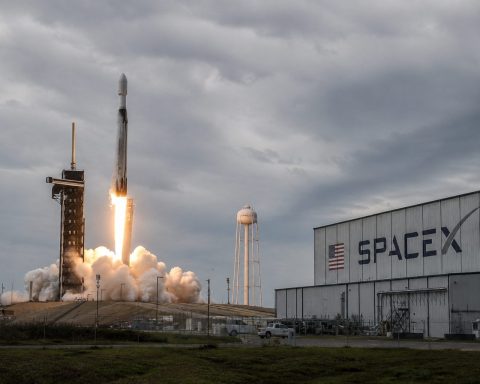 SpaceX Lands $4.16 Billion Pentagon Win—But Wall Street Isn’t Sold on an IPO Yet