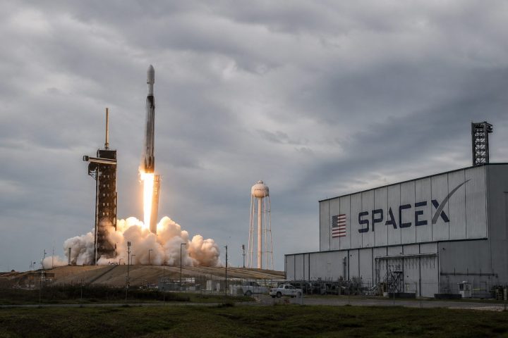 SpaceX Lands $4.16 Billion Pentagon Win—But Wall Street Isn’t Sold on an IPO Yet