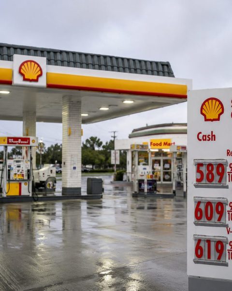 Gas Prices Hit $4.53 — Why Trump’s Oil Relief May Still Take Weeks
