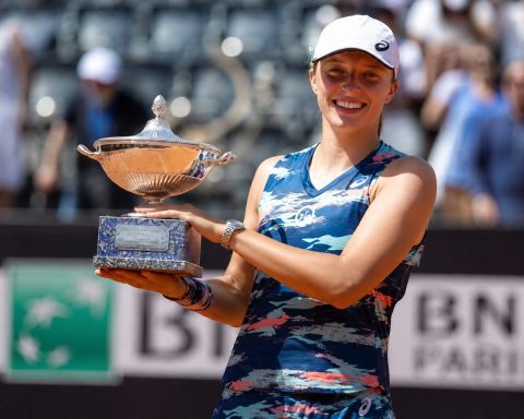 Iga Swiatek Gets Early Rome Scare As Caty McNally Forces Third Set At Italian Open