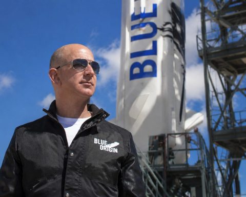 Bezos Puts SpaceX’s $1.75 Trillion IPO in Perspective — Hints at Larger Ambitions