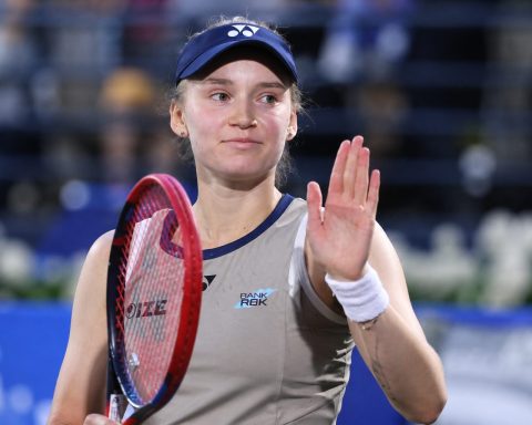Mirra Andreeva vs Viktorija Golubic Live: Rome Favorite Grabs First Set As Upset Talk Takes A Hit