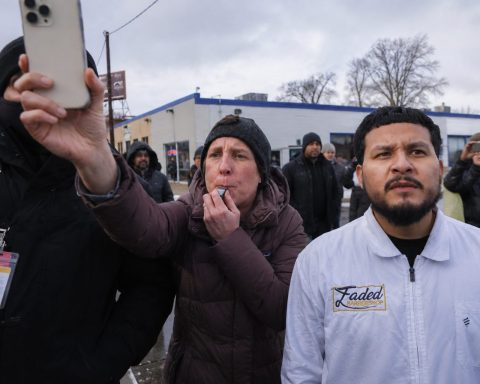 New York Defies ICE Surge Threat as Trump Deportation Push Hits Courts