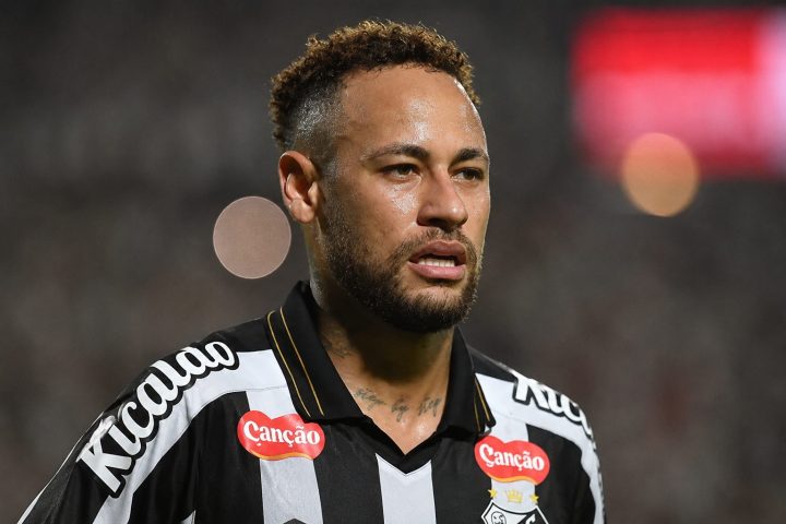 Neymar’s World Cup Hopes Jolt After Santos Sub Error
