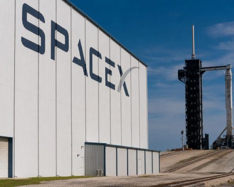 SpaceX IPO Filing Drops: Five Key Figures Stand Out for Investors