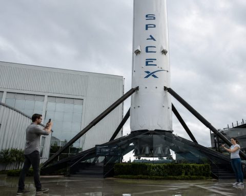 SpaceX IPO Surges Into Spotlight as $1.75 Trillion Starlink Looms Large