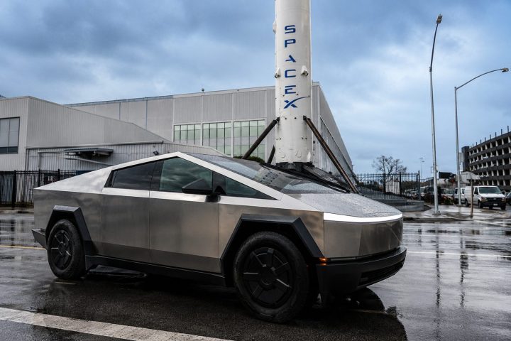 Speculation Over SpaceX-Tesla Tie-Up Throws Spotlight Back on Boeing’s Struggles in Space Sector