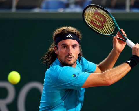 Tsitsipas Stumbles Out of the Gate in Geneva; Tien Seizes the Momentum Early