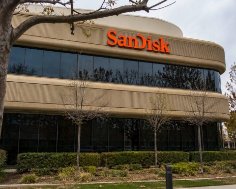 Why SanDisk Stock Just Rebounded: AI Memory Shortage, $42 Billion Deals and a Wall Street Warning