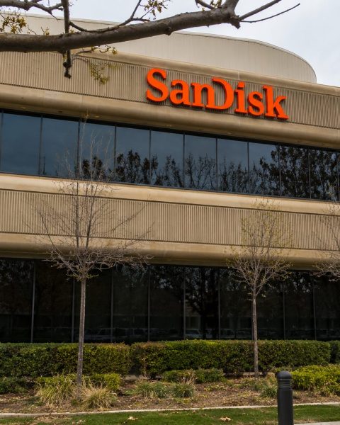 Why SanDisk Stock Just Rebounded: AI Memory Shortage, $42 Billion Deals and a Wall Street Warning