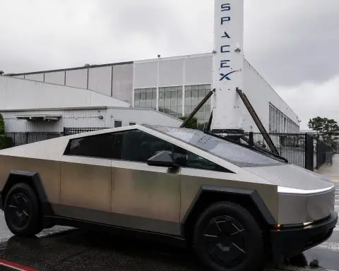 Boeing’s Space Woes Return While SpaceX’s IPO Surge Rekindles Tesla Deal Chatter