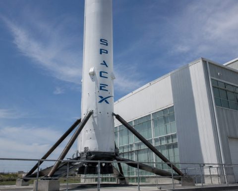 As SpaceX Eyes $1.75 Trillion IPO, Starlink Faces Growth Test