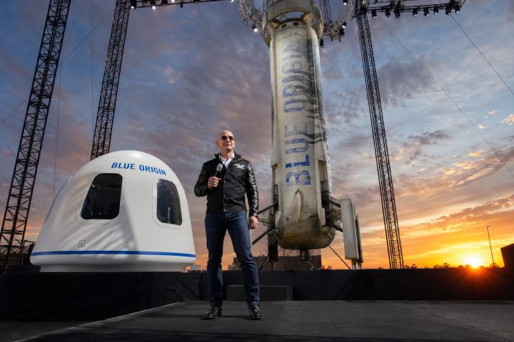 SpaceX Prepares to Test Pricing as Bezos’ Big Space Bet Looms