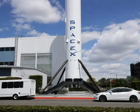 Investors Flock to SpaceX as IPO Order Book Surges Past $150 Billion, Eyes on Goldman Deal Pricing